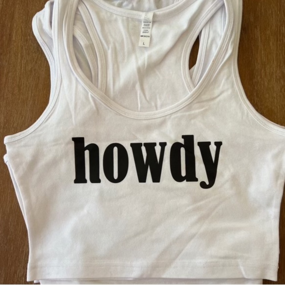 Amazing Lace White Western 'Howdy' Graphic Crop Tank Top